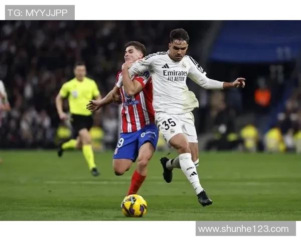 世界杯精彩对决拜仁与马竞战成平局帽子戏法引发争议判罚热议