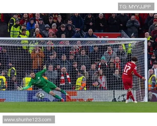 利物浦友谊赛大胜巴黎圣日耳曼五球狂潮引发全场热烈反响