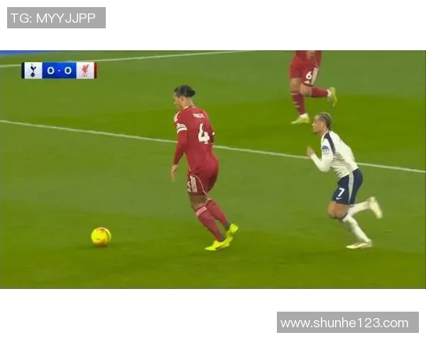 友谊赛精彩对决AC米兰与热刺战成平局乌龙球成焦点引发全场热议