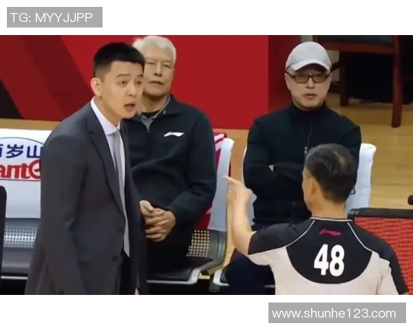 姚明因场上行为不当被罚款引发球迷热议与反思