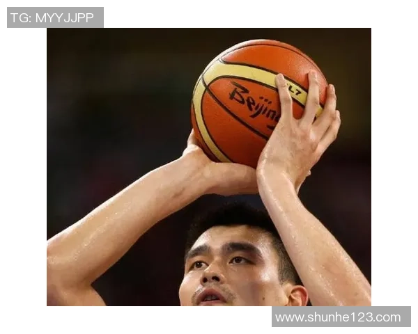 姚明梦幻步法揭秘：如何在篮球场上实现灵活移动与精准投篮的完美结合