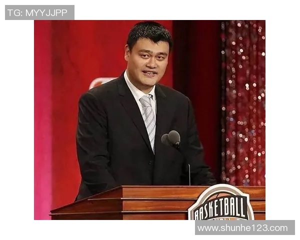 姚明通过坚持锻炼和科学饮食成功增强体能展现出更强壮的自我