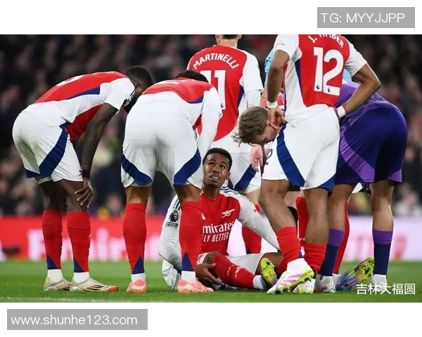 国王杯激战阿森纳与里昂鏖战至平局精彩瞬间引爆全场热情 国王杯激战阿森纳与里昂鏖战至平局精彩瞬间引爆全场热情