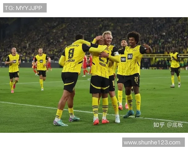 德甲精彩对决多特蒙德与曼联战成平局补时进球点燃全场激情 德甲精彩对决多特蒙德与曼联战成平局补时进球点燃全场激情