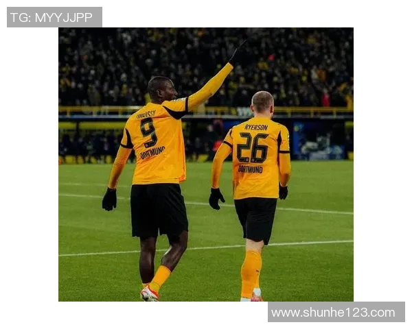 欧冠激战:多特蒙德3比2逆转切尔西争议判罚引发全场热议 欧冠激战:多特蒙德3比2逆转切尔西争议判罚引发全场热议