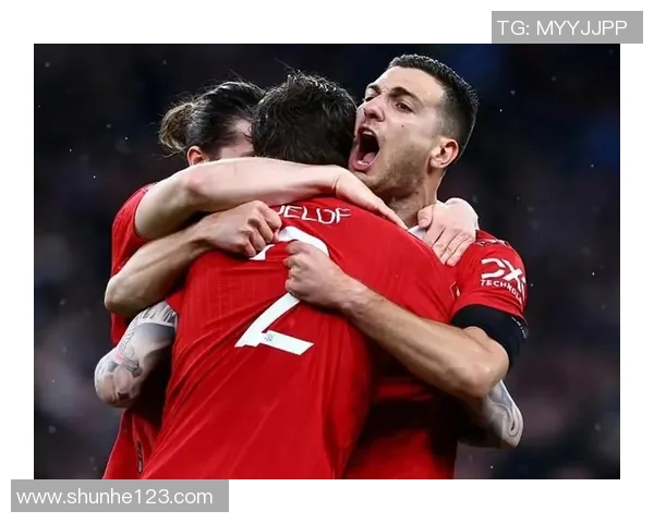 英超经典对决巴萨逆转曼联点球大战引发全场狂欢