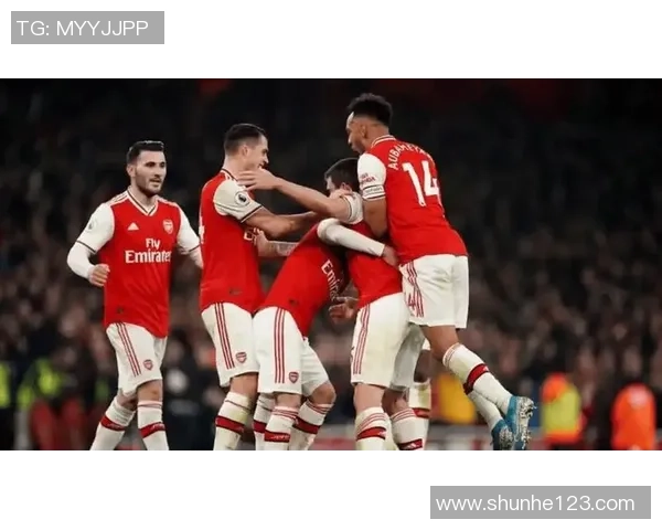 英超精彩对决曼联主场3-0战胜阿森纳逆转全场气氛热烈