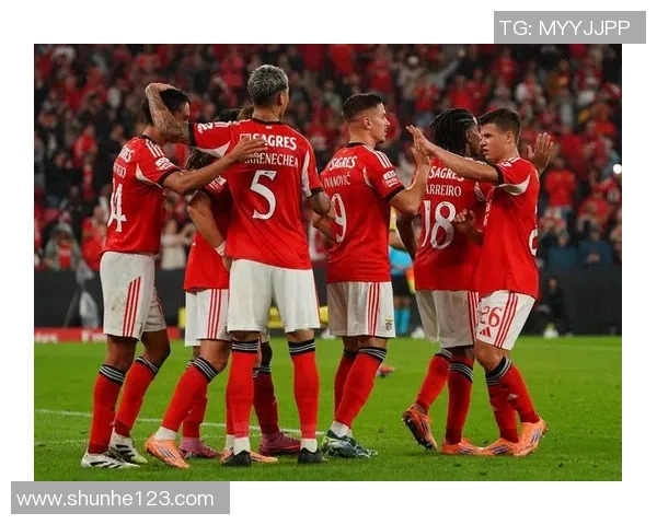 足总杯精彩对决巴黎圣日耳曼完胜曼联晋级之路引爆全场激情