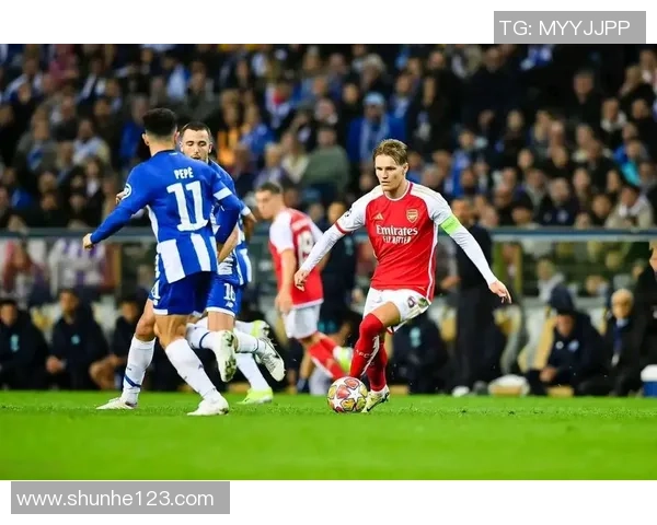 阿森纳在足总杯中以5-1大胜波尔图赛场惊喜瞬间引发热烈反响