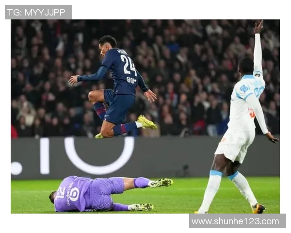 里昂逆袭巴黎圣日耳曼4-3乌龙球成比赛转折点引发热议 里昂逆袭巴黎圣日耳曼4-3乌龙球成比赛转折点引发热议